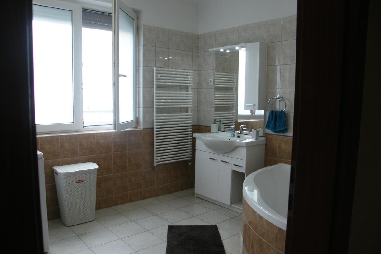 Happy Apartman Hajduszoboszlo Exterior photo