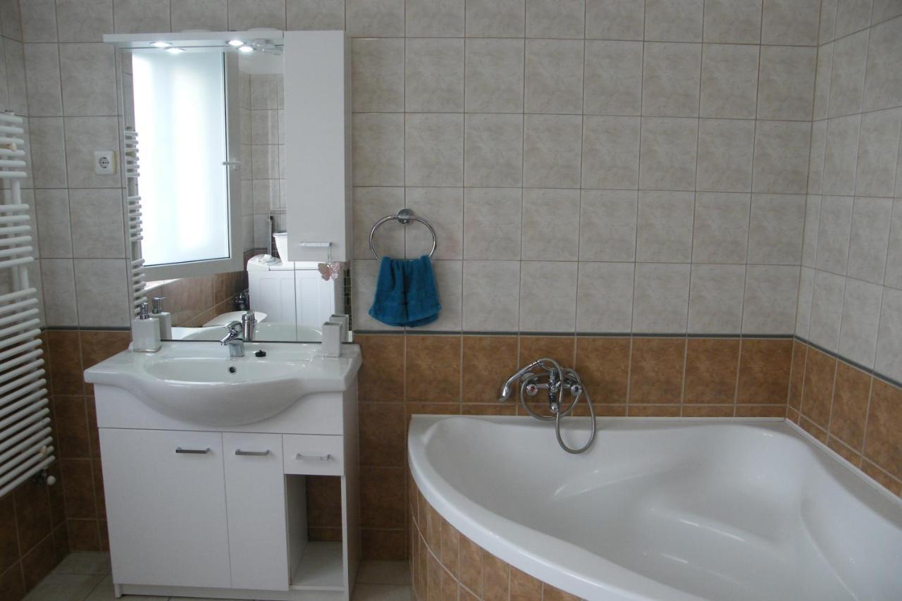 Happy Apartman Hajduszoboszlo Exterior photo