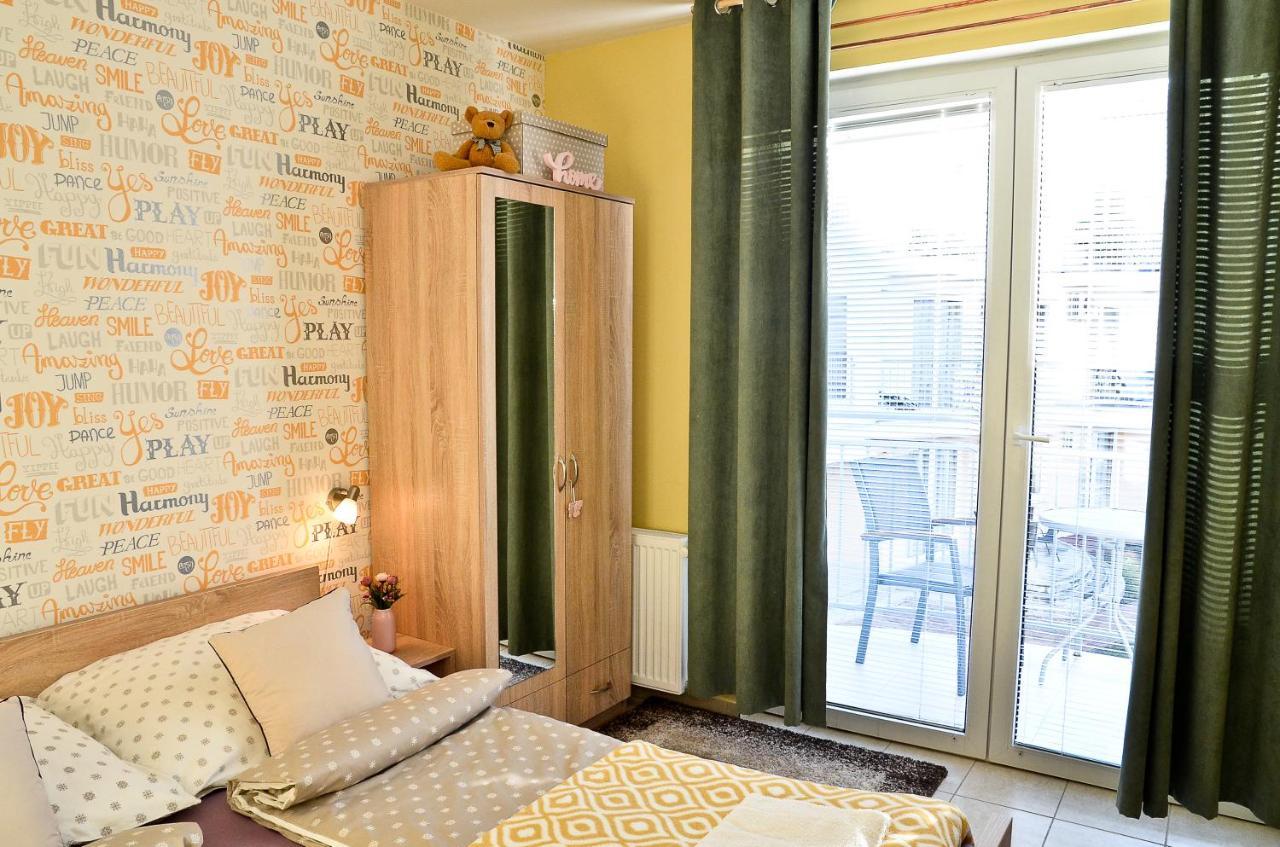 Happy Apartman Hajduszoboszlo Exterior photo