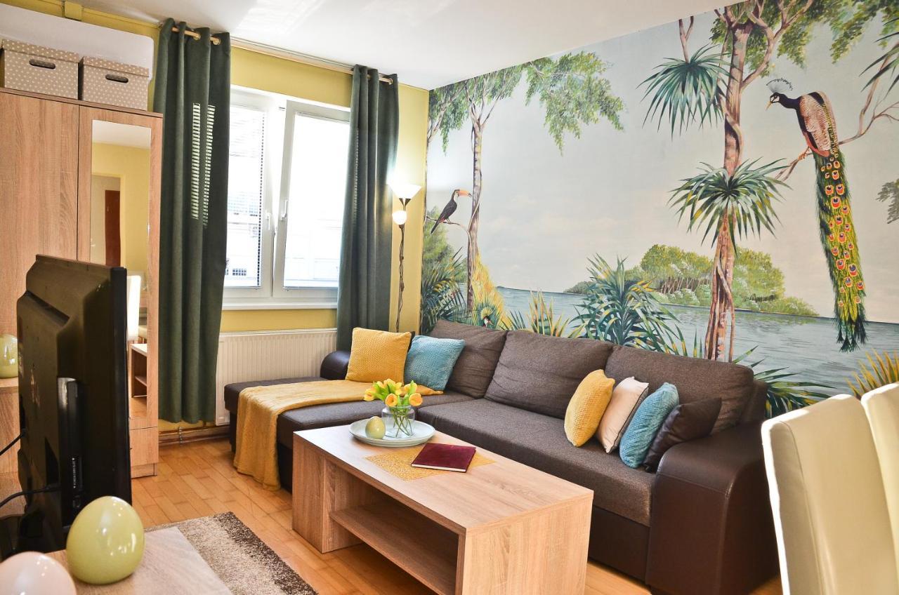 Happy Apartman Hajduszoboszlo Exterior photo