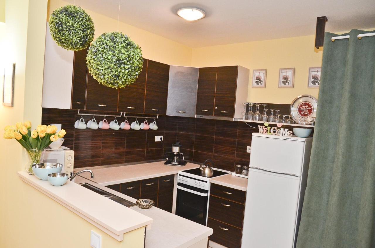 Happy Apartman Hajduszoboszlo Exterior photo