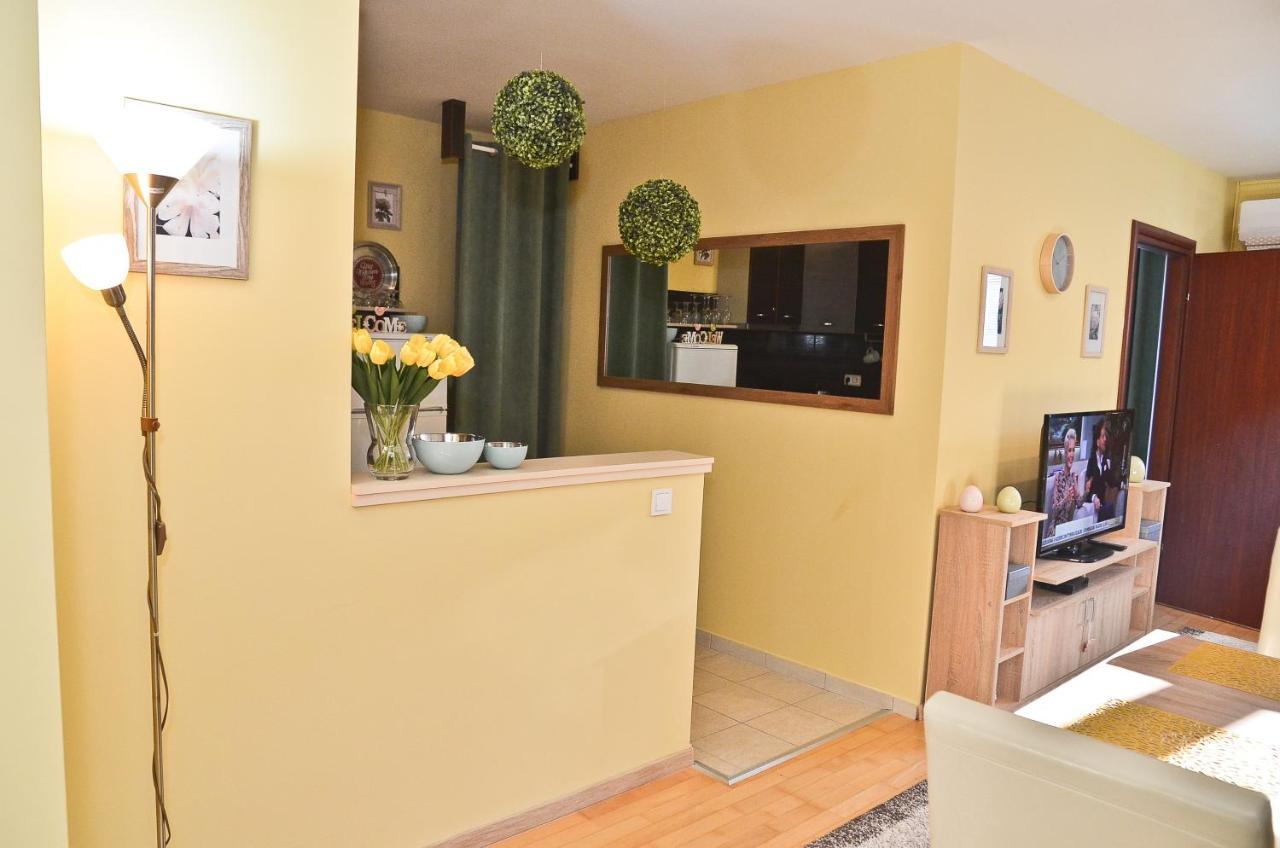 Happy Apartman Hajduszoboszlo Exterior photo