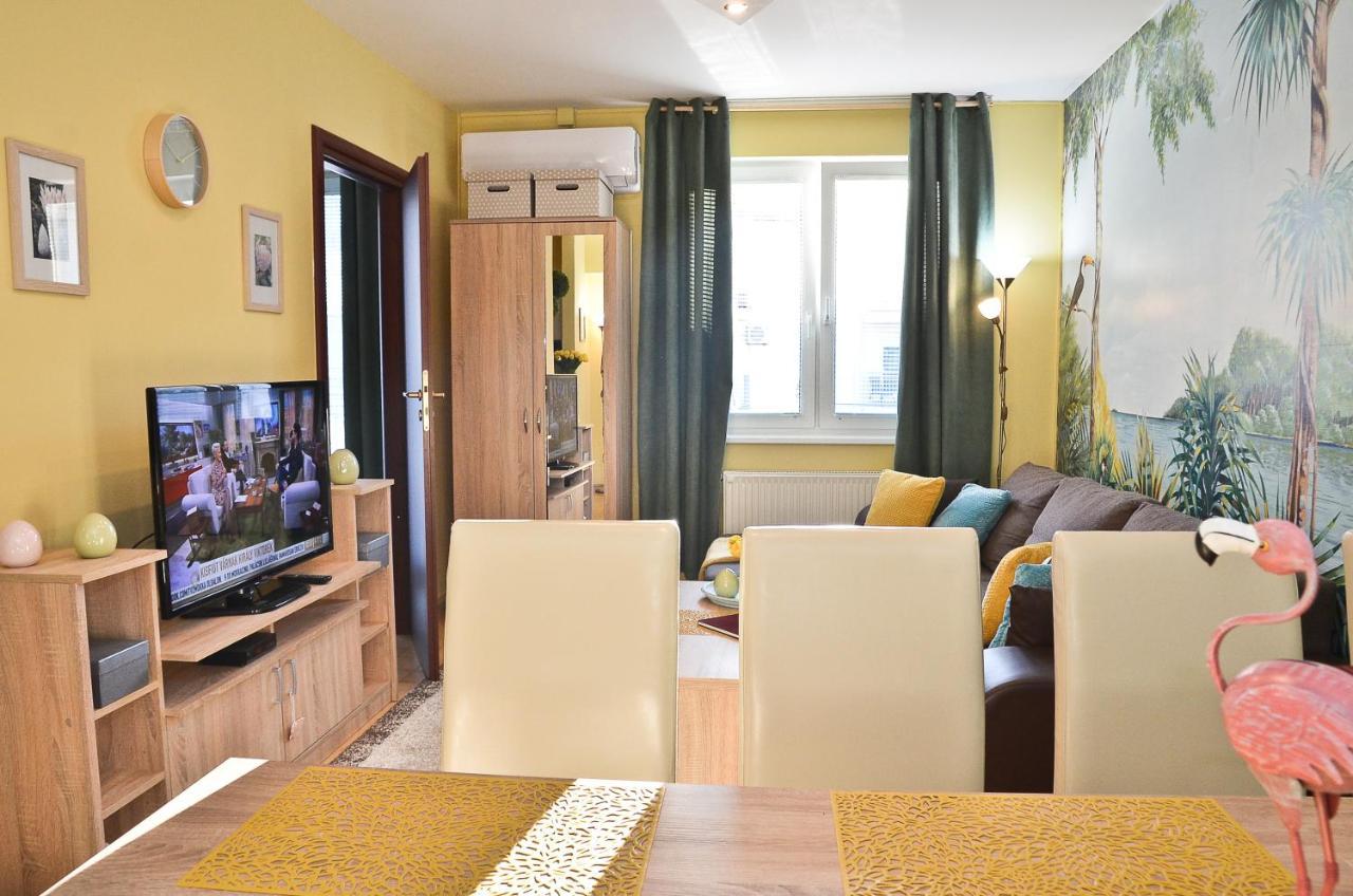 Happy Apartman Hajduszoboszlo Exterior photo